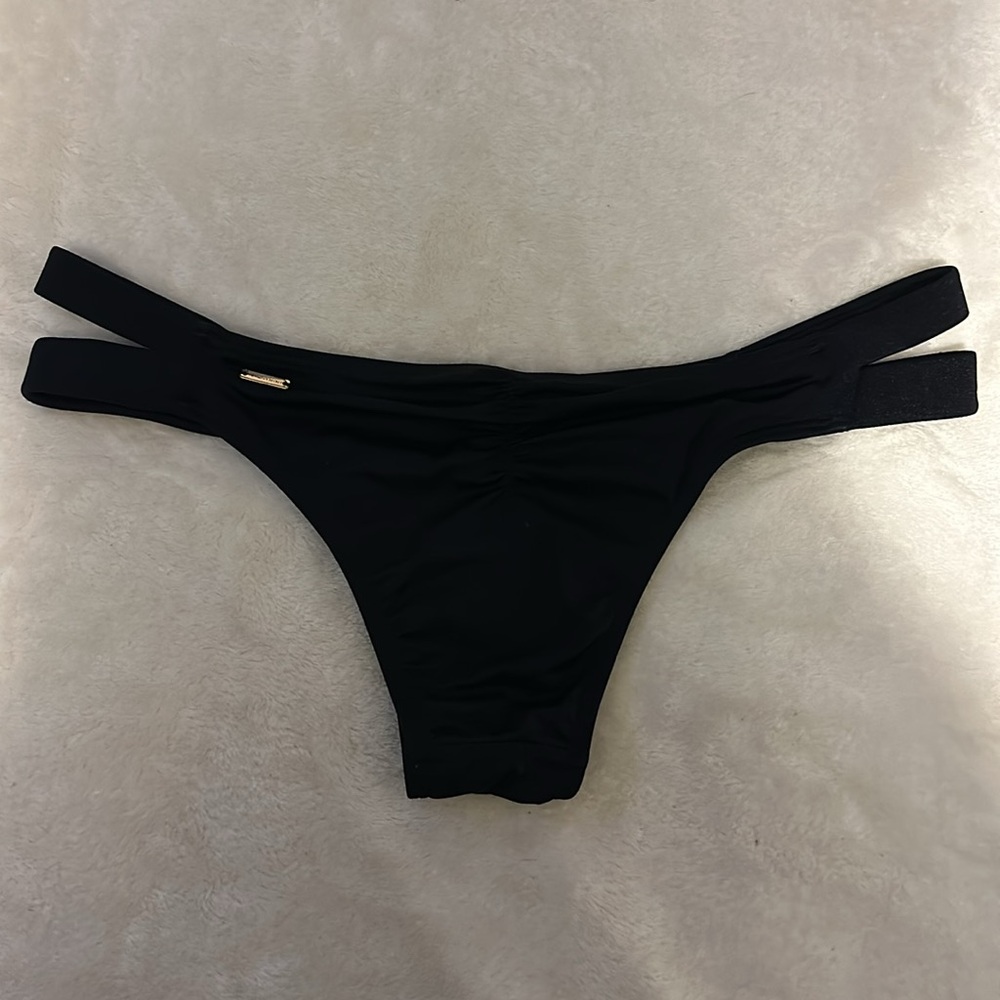 Victoria’s Secret cheeky bikini bottom - Picture 2 of 3
